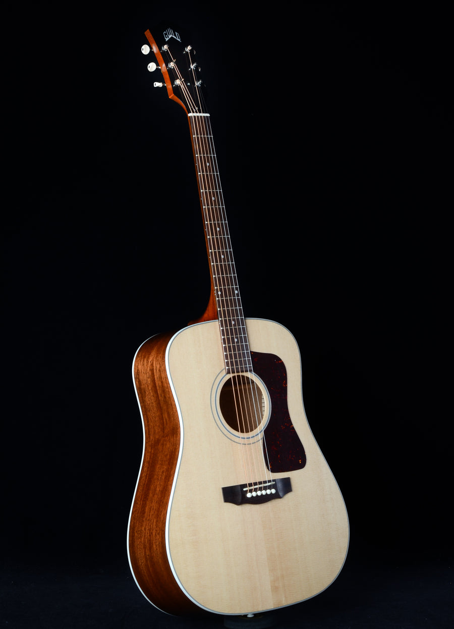 Guild USA D-40 Standard - Natural